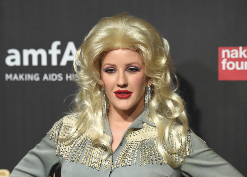 Musician Ellie Goulding at Dolly Parton at the 2017 amfAR & The Naked Heart Foundation Fabulous Fund Fair. Image via Getty.
